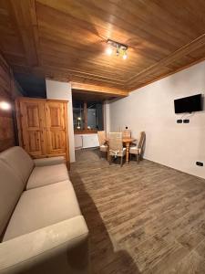 Μια τηλεόραση ή/και κέντρο ψυχαγωγίας στο Appartamento Sauze d'Oulx