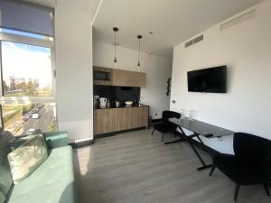Kuchyňa alebo kuchynka v ubytovaní Stay U-nique Apartments Rosaleda