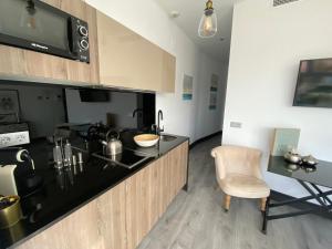 Kuchyňa alebo kuchynka v ubytovaní Stay U-nique Apartments Rosaleda