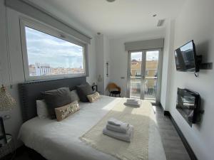 Posteľ alebo postele v izbe v ubytovaní Stay U-nique Apartments Rosaleda
