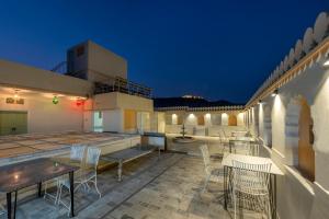 Raghunath Haveli - A Boutique Homestay的阳台或露台