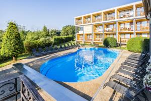 Bazén v ubytování Lázeňský a Wellness hotel NIVAMARE nebo v jeho okolí