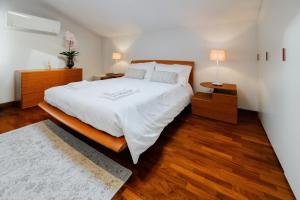 Postel nebo postele na pokoji v ubytování Casa di Iaio - 90 m2 apt with Free Wi-Fi, Netflix, Home Cinema & Parking