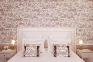 Кровать или кровати в номере Hôtel Barrière Le Normandy