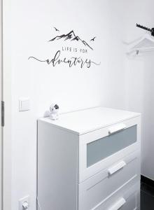 Fotografie z fotogalerie ubytování Comfy stay in modern 2-bdr apartment near downtown v destinaci Esch-sur-Alzette