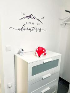 Fotografie z fotogalerie ubytování Comfy stay in modern 2-bdr apartment near downtown v destinaci Esch-sur-Alzette