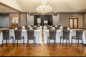 Konferenční prostory v ubytování Riverview Inn & Suites, Ascend Hotel Collection