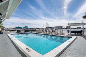 Bazén v ubytování Inn on Destin Harbor, Ascend Hotel Collection nebo v jeho okolí