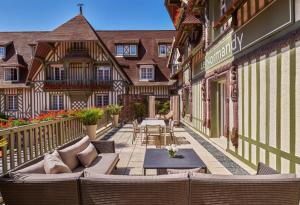 Балкон или терраса в Hôtel Barrière Le Normandy