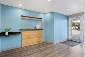 Kuchyň nebo kuchyňský kout v ubytování WoodSpring Suites Hobbs