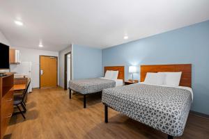 Postel nebo postele na pokoji v ubytování WoodSpring Suites Hobbs