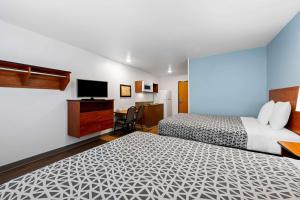Postel nebo postele na pokoji v ubytování WoodSpring Suites Hobbs