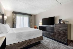 Postel nebo postele na pokoji v ubytování Hells Canyon Grand Hotel, Ascend Hotel Collection