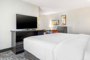 TV a/nebo společenská místnost v ubytování Hells Canyon Grand Hotel, Ascend Hotel Collection