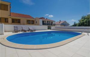Πισίνα στο ή κοντά στο Stunning Apartment In Orebic With Sauna