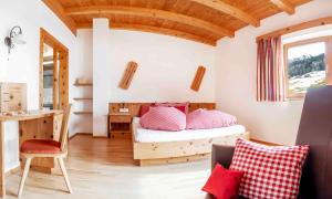 A bed or beds in a room at Kinderbauernhof Ierzerhof