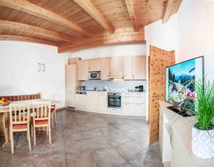 A kitchen or kitchenette at Kinderbauernhof Ierzerhof