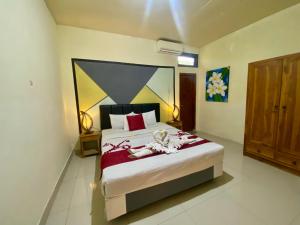 a bedroom with a large bed in a room at Mahesa House by SHM in Ubud +9 photos