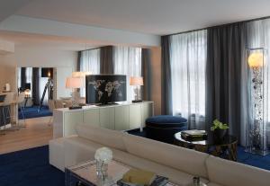 Posezení v ubytování Renaissance Hamburg Hotel