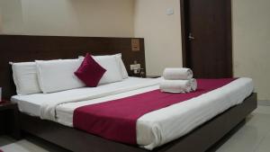 Ένα ή περισσότερα κρεβάτια σε δωμάτιο στο Hotel Satyug