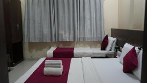 Ένα ή περισσότερα κρεβάτια σε δωμάτιο στο Hotel Satyug
