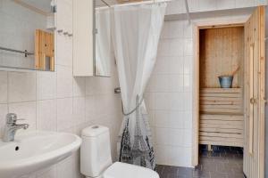 Ένα μπάνιο στο Pets allowed | Ski shed | Wood stove | TV