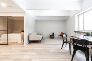 a room with a bed and a table and chairs at Tuusulan Olympiatalo in Hyrylä