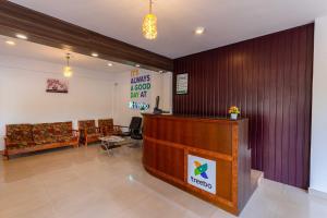 The lobby or reception area at Treebo Regalia Comforts, 15 Mins From Abbey Waterfall