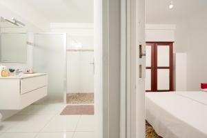 Koupelna v ubytování Suite avec spa vue et jardin