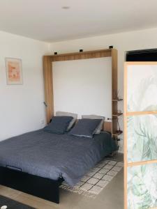 Postel nebo postele na pokoji v ubytování Studio Mimosa