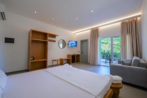 TV a/nebo společenská místnost v ubytování Domi Beach Valley