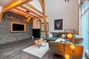 a living room with a couch and a tv at Schwarzwaldmomente in Hornberg