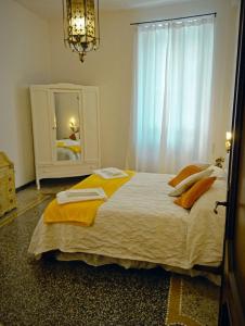 Ένα ή περισσότερα κρεβάτια σε δωμάτιο στο Small Luxury House +37 φωτογραφίες