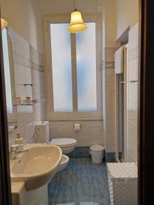 Ένα μπάνιο στο Small Luxury House
