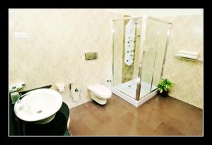 Koupelna v ubytování DNC Shevaroys Resorts & Spa