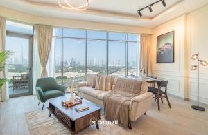 Een zitgedeelte bij Manzil - 1BR Apartment in Farhad Aziz Residence with Burj View