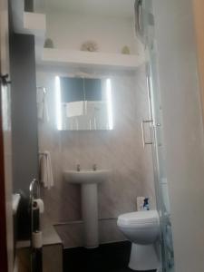Koupelna v ubytování Bron Orme Private Hotel + 37 fotografií