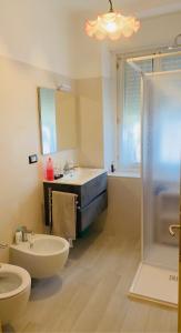 ห้องน้ำของ Appartamento Armonia,rooms in the city