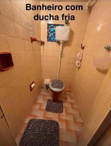 a small bathroom with a toilet in a stall at Casa ampla com vista para o mar in Mangaratiba +17 photos