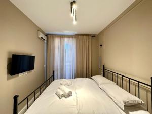 Giường trong phòng chung tại Garden Lake City Apartment's