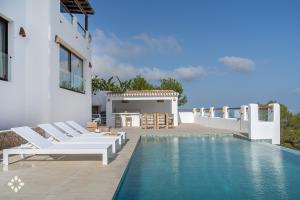 Bazén v ubytování Villa Atalaya By Abahana Luxe nebo v jeho okolí + 21 fotografií