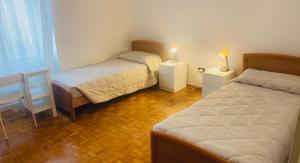 เตียงในห้องที่ Appartamento Armonia,rooms in the city