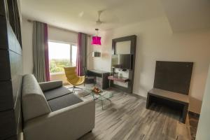 TV a/nebo společenská místnost v ubytování Hotel Visakka Palani