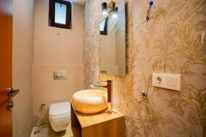 Bilik mandi di Bosphorus view Villa +25 gambar