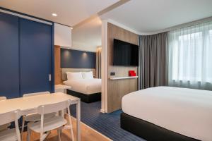 Postel nebo postele na pokoji v ubytování Holiday Inn Express & Suites Ghent by IHG
