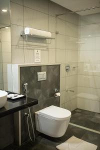 Koupelna v ubytování Hotel Visakka Palani