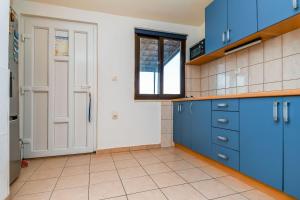 Kuchyň nebo kuchyňský kout v ubytování Apartment Denis + 12 fotografií