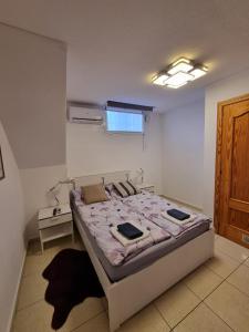 Łóżko lub łóżka w pokoju w obiekcie Cozy rooms in terraced house