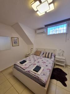 Łóżko lub łóżka w pokoju w obiekcie Cozy rooms in terraced house