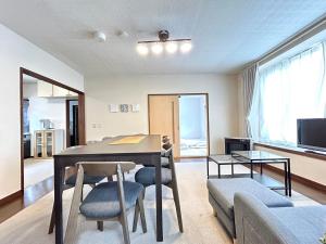 Μια τηλεόραση ή/και κέντρο ψυχαγωγίας στο Furano Retreat